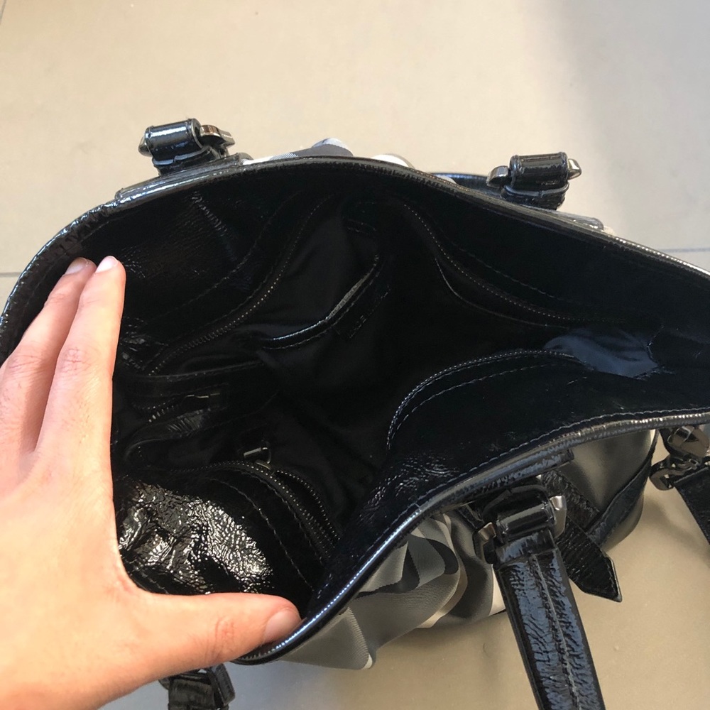 Black/ Grey Check Authentic Burberry Tote Hand Bag - Picture 6 of 6